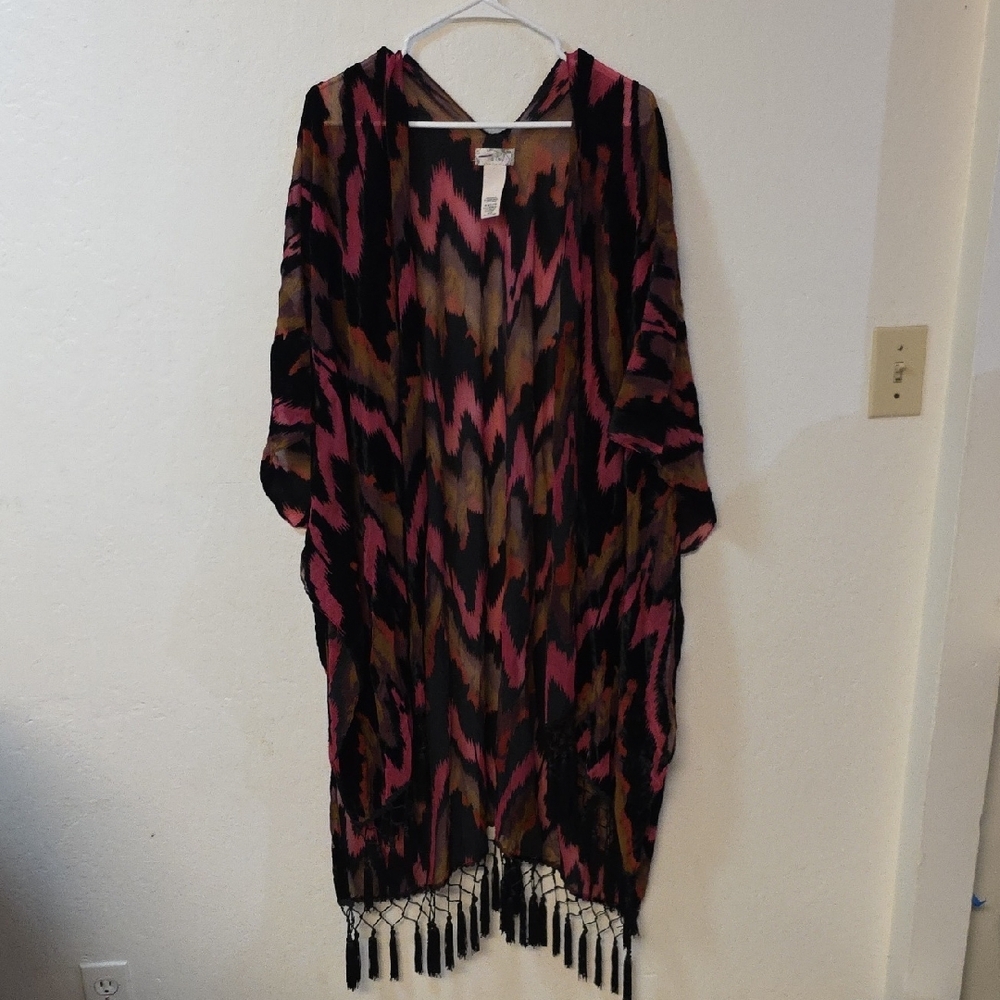 Free People Dripping Velvet Burnout Kimono
Style No: 64725732